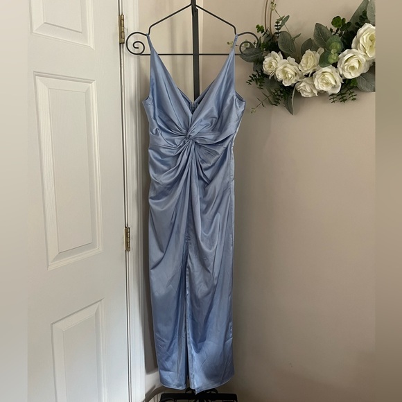 Twist Front Maxi Dress - Picture 2 of 5